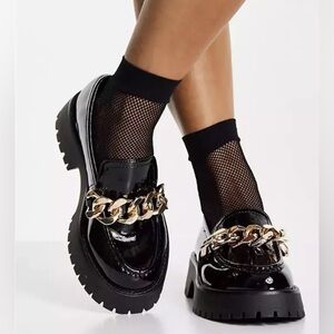 NWOB Guess Hillford Chain Lug Loafer